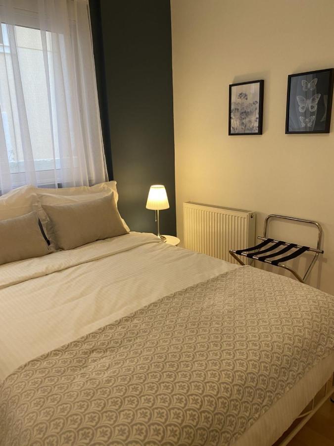 Elegant Glyfada Apartment-Private Garden-Near Metro アテネ エクステリア 写真