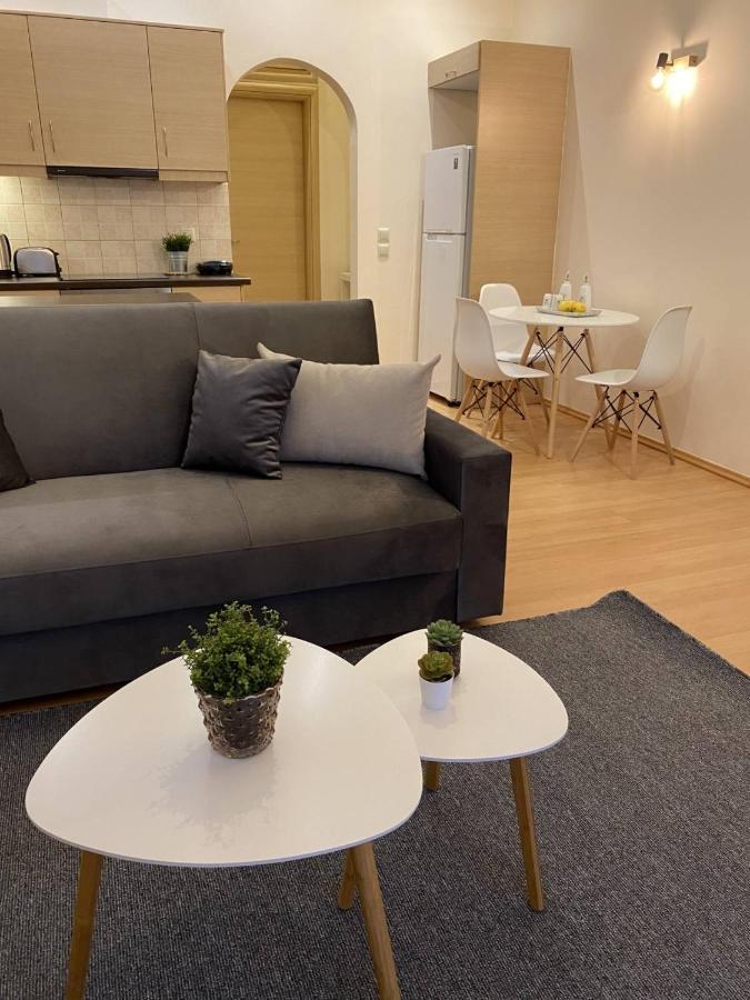 Elegant Glyfada Apartment-Private Garden-Near Metro アテネ エクステリア 写真