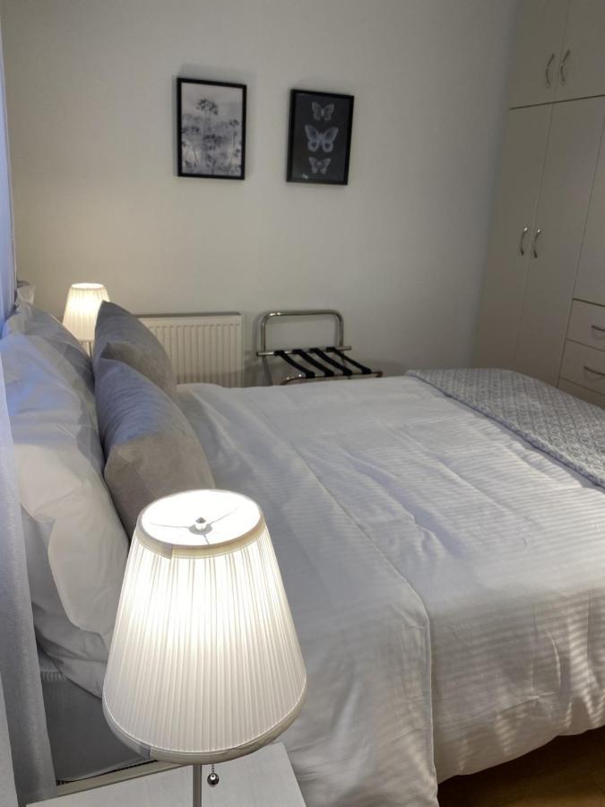 Elegant Glyfada Apartment-Private Garden-Near Metro アテネ エクステリア 写真